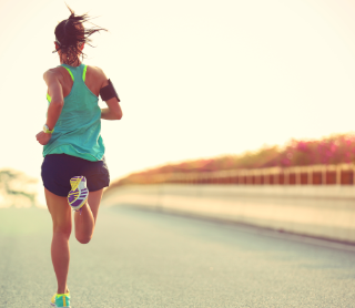 Rapariga a correr