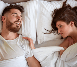Casal a dormir 