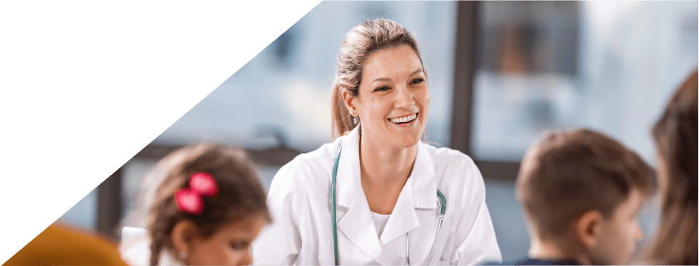 médica com miúdos