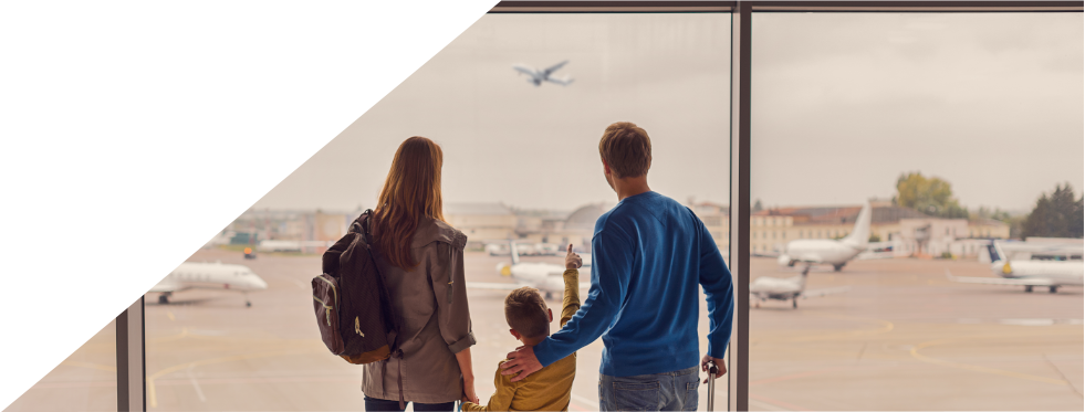 Família a ver a pista do aeroporto