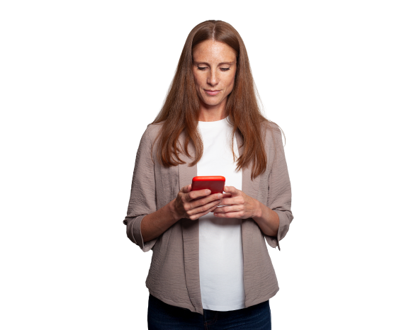 Mulher com telemóvel na mão